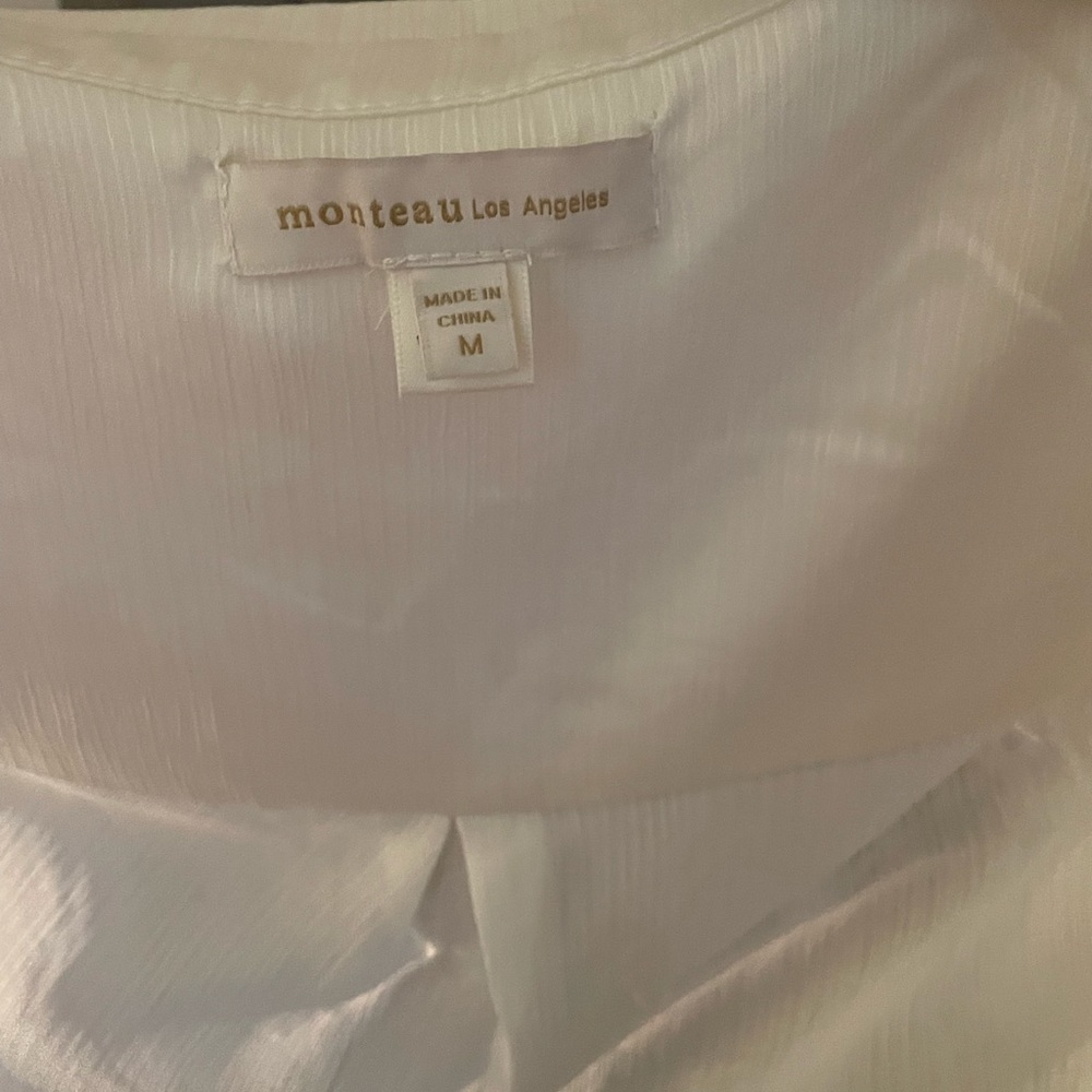 Button down - Picture 3 of 3